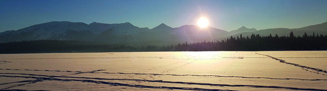 Sonnenuntergang am Pyramid Lake im Jasper-Nationalpark
