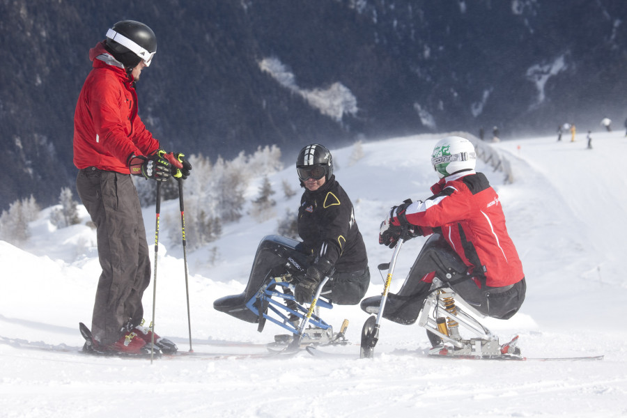 Pistenspaß trotz Handicap: In vielen Tiroler Skigebieten kann man Monoskifahren