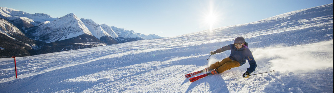 Egal auf welcher Piste du im Skigebiet Motta Naluns in Scuol unterwegs bist, nahezu überall genießt du einen herrlichen Ausblick auf die umliegende Bergwelt.