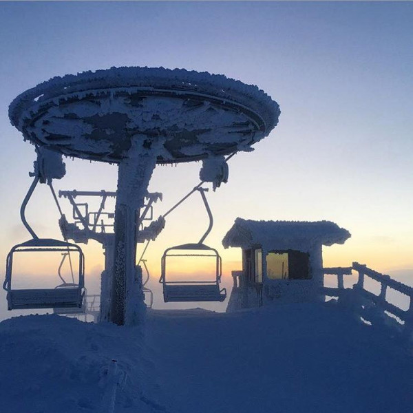 Kalte Temperaturen und Neuschnee verwandeln das Skigebiet am Mt Buller derzeit in eine Eislandschaft.