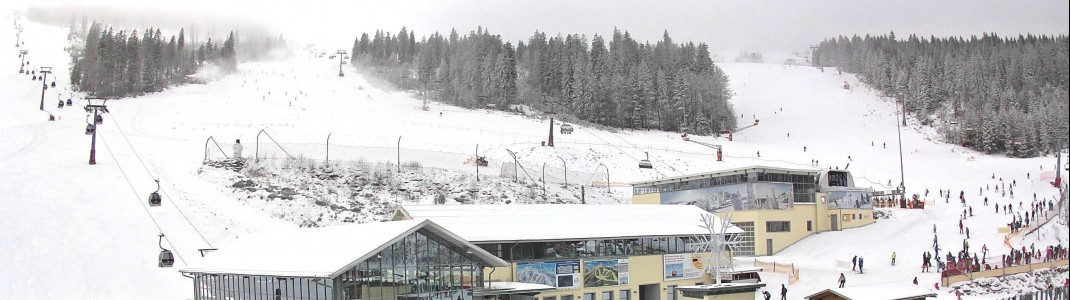 Blick auf die Talstation am Arber, den Einstieg ins Skigebiet.
