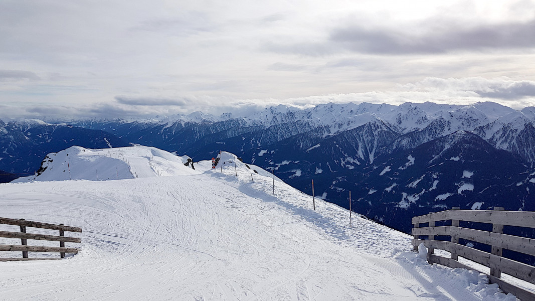 An der Bergstation des Thurntalerlifts beginnt die spektakuläre, sechs Kilometer lange Talabfahrt (Piste Nr. 1).