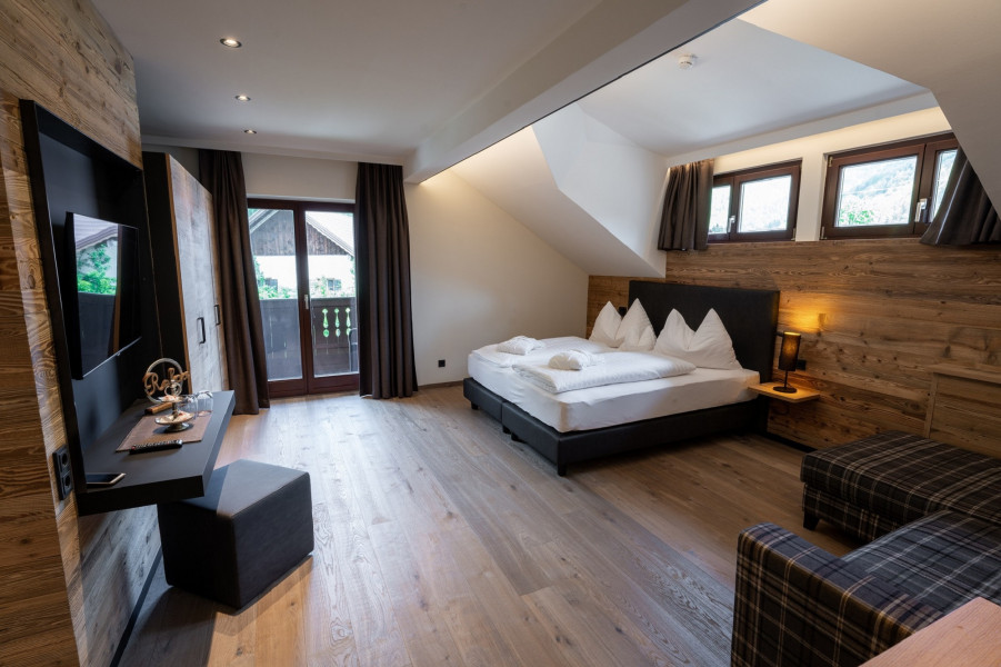 Wir checken im Hotel DAS Hintersee ein. Die Zimmer wurden 2021 komplett modernisiert.