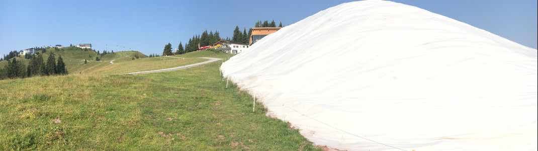 Auch am Hahnenkamm in Kitzbühel gibt es mehrere Schneedepots im Sommer.