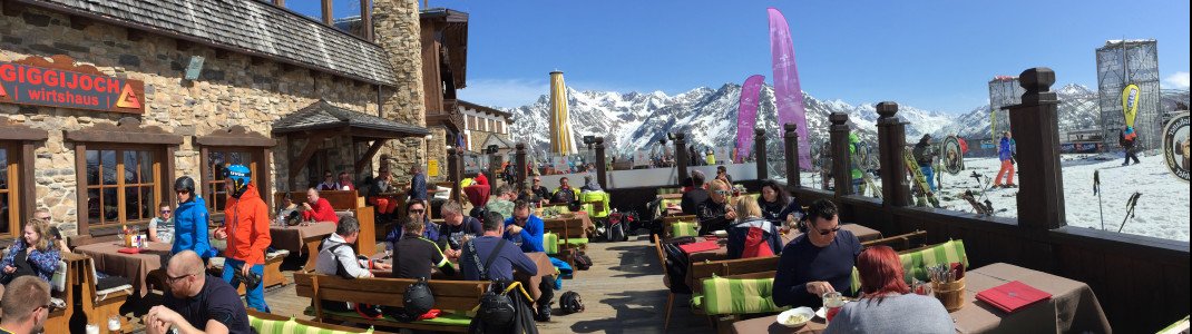 Insgesamt 33 Hütten laden im Skigebiet Sölden zur Einkehr ein. Das Wirtshaus am Giggijoch liegt den ganzen Tag in der Sonne.