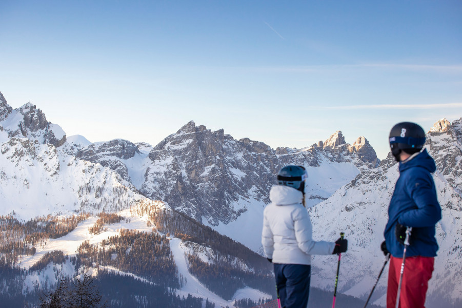 Skifahrer können sich im Skigebiet 3 Zinnen Dolomiten über perfekt präparierte Pisten für alle Ansprüche freuen.