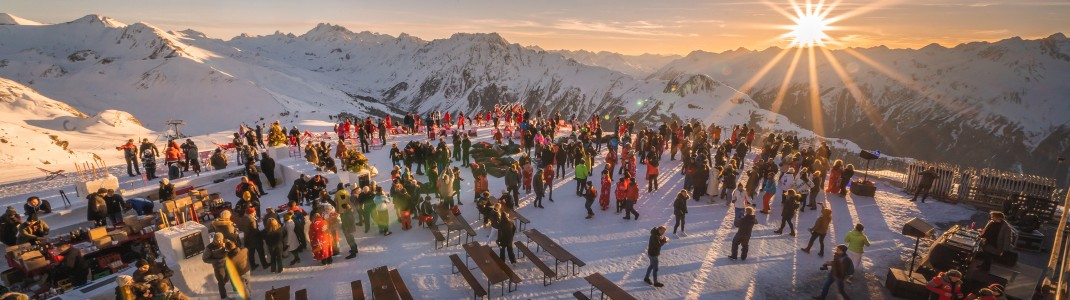 Beim sun.downer genießt du den Sonnenuntergang und dazu leckere Drinks und Köstlichkeiten.