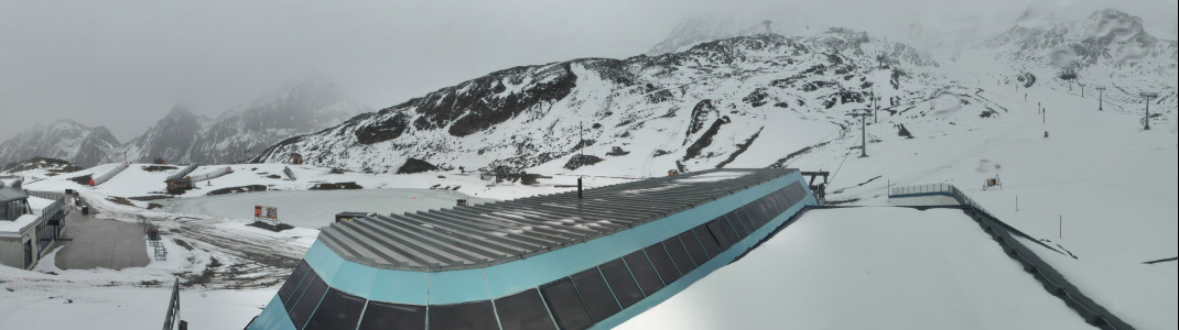 Starker Wind, Schnee und Regen bestimmten das Wetter am Freitag am Stubaier Gletscher.