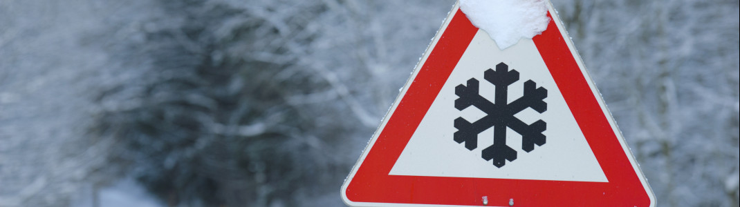 Vorsicht vor Straßenglätte: In höheren Lagen soll am letzten September-Wochenende jede Menge Neuschnee fallen.