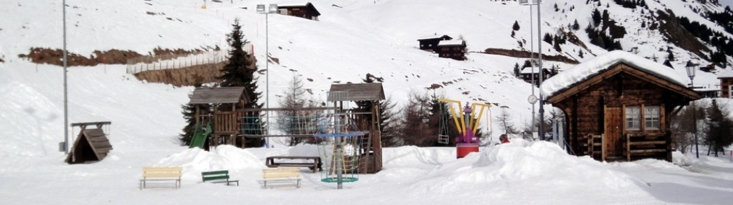 Auch die Details stimmen: Kleiner Spielplatz für Kinder in Riederalp!