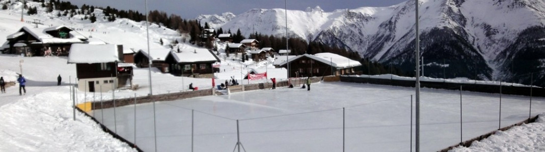 Auch abseits der Piste macht der Familienurlaub in der Aletsch Arena Spaß. In Bettmeralp wartet eine Natureisfläche auf Besucher.