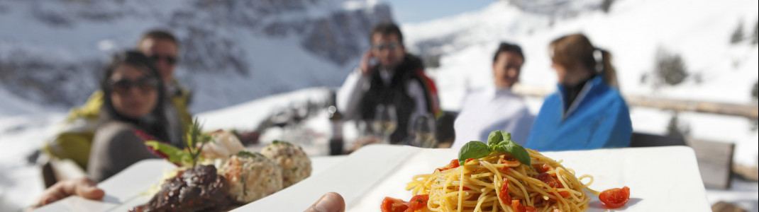 Die Skihütten Alta Badias überzeugen mit kulinarischen Köstlichkeiten und tollen Panorama.