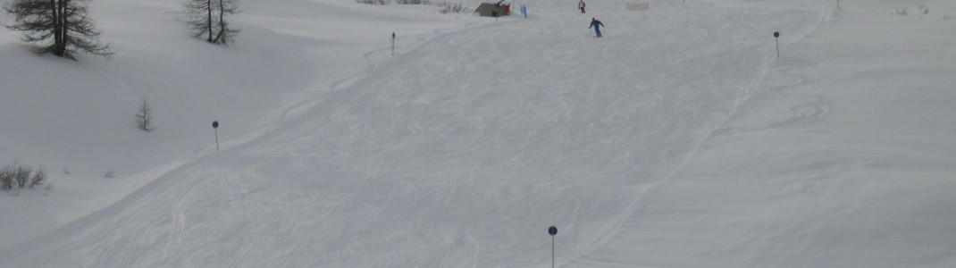 Blaue Piste Nr.9: Fast alle Pisten in Alta Badia sind ausreichend breit, so dass sich Boarder und Skifahrer kaum in die Quere kommen.