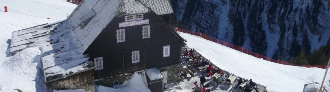 Alpengastwirtschaft Hochalmblick (1940m) von oben.