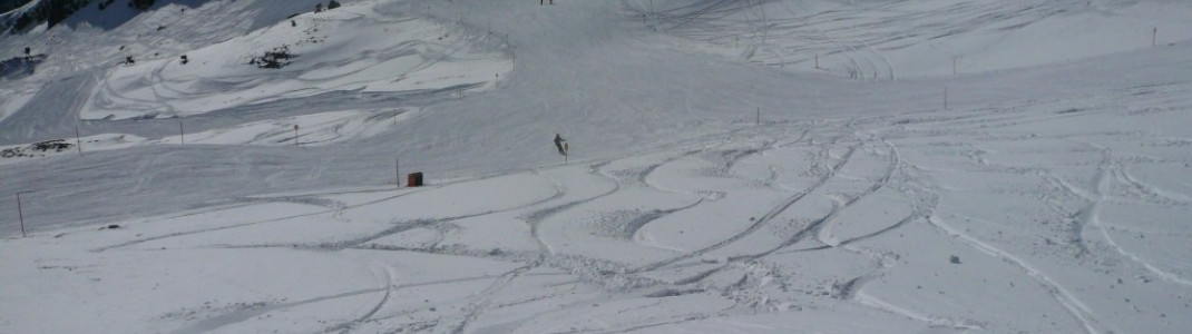 Tiefschnee neben dem unteren Teil der Abfahrt Nr.1.