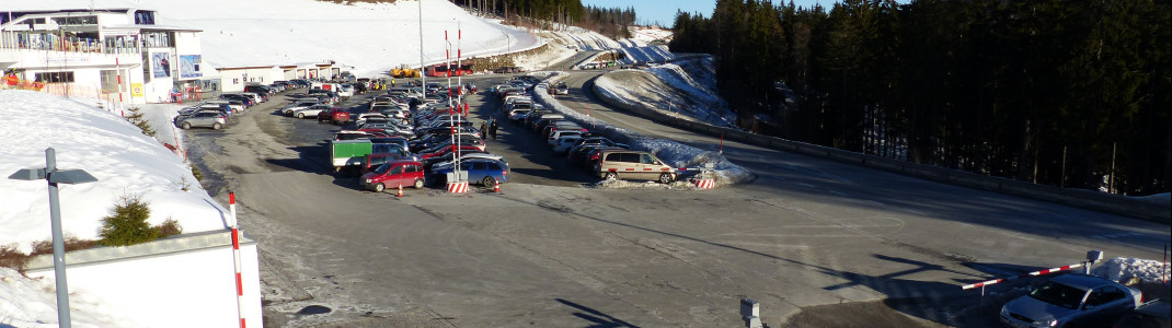 Die Parkplätze sind im gesamten Skigebiet kostenlos.