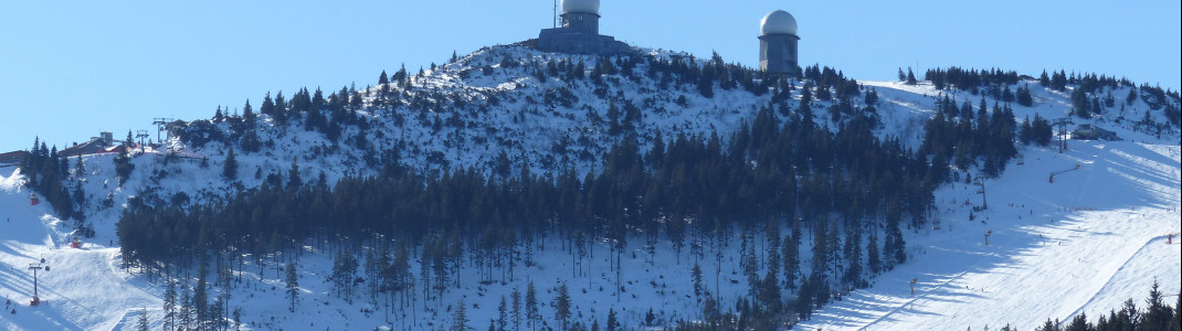 Der höchste Punkt im Skigebiet liegt an der Spitze des Großen Arbers auf etwa 1.450 Metern.