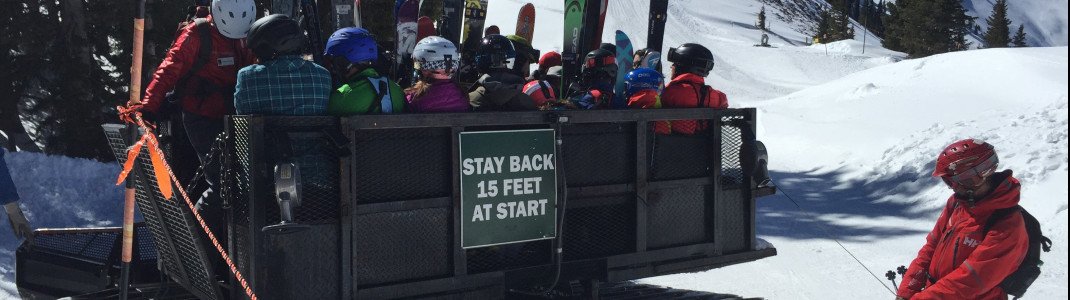 Auf dem Weg zum Highland Bowl startet man mit der Pistenraupe