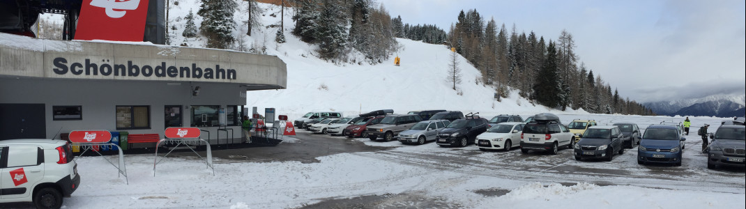Der kostenlose, große Parkplatz befindet sich direkt an der Talstation der Schönbodenbahn