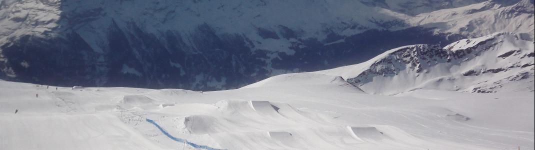 Blick auf den Beginner&#39;s Snowpark am Oberjochlift im First Gebiet