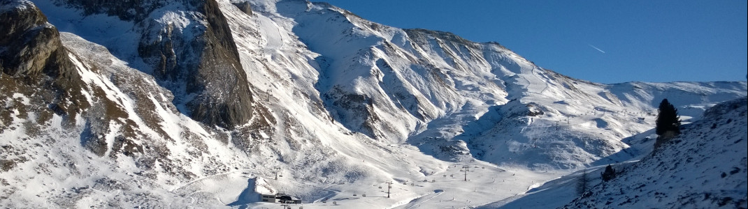 Blick auf die schwarzen Pisten von der Greitspitze (2872m)