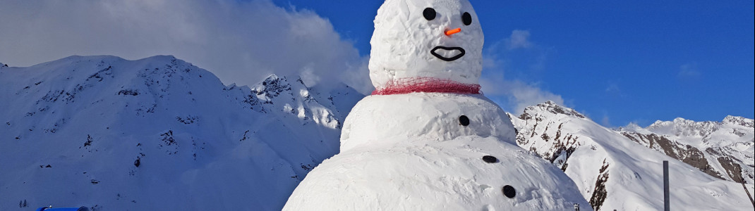 Ein großer Schneemann an der Bergstation der "Wastenegg-Bahn" sorgt für Begeisterung bei den Kids.