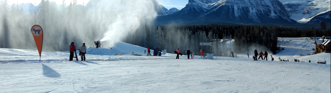 Skischulen, Übungsgelände und Tagesbetreuung gibt es in Lake Louise direkt an der Talstation