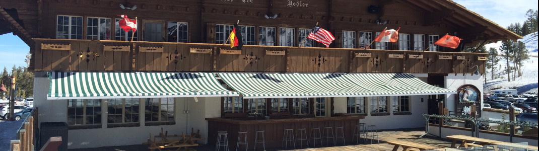 Einen Hauch von europäischem Après Ski gibt es im Yodler an der Talstation Main Lodge. Hier wird bayerisches Essen und Bier serviert.
