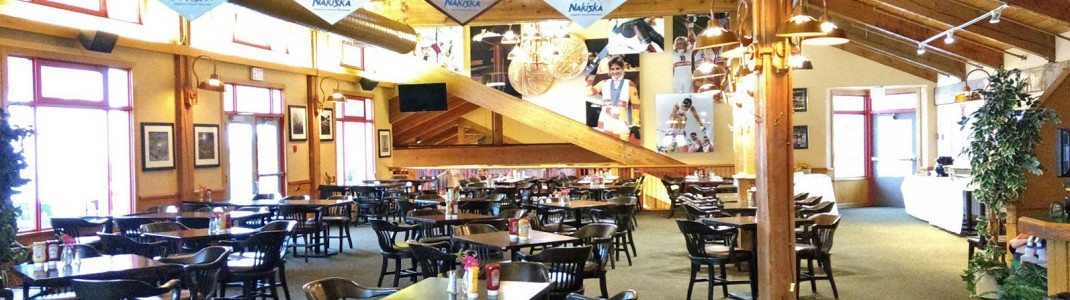 Bedienrestaurant im 1. Stock der Nakiska Day Lodge