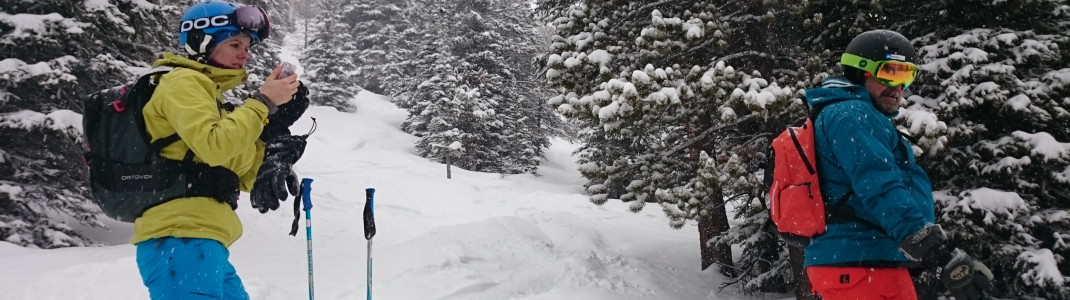 Verschneite Tiefschneehänge bringen grenzenlosen Freeride-Spaß.