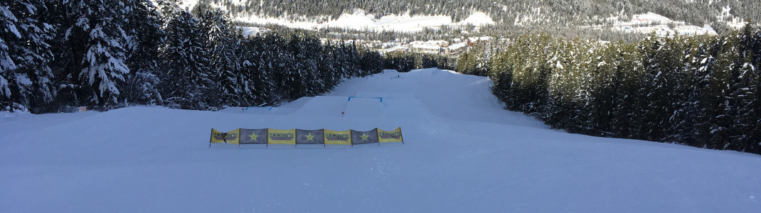 Im Snowpark gibt es Hindernisse für alle Könnerstufen.