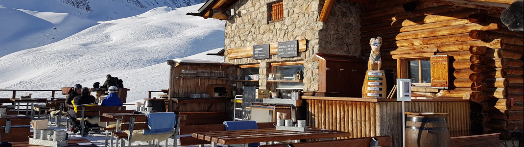 Auf der Glünetta Hütte gibt es u.a. Rösti, Raclette und Käsefondue.