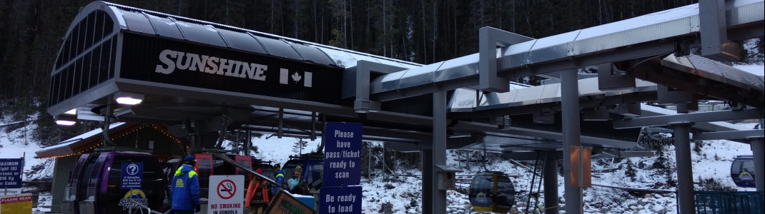 Eine Gondelbahn sorgt für die Beförderung von der Talstation zum Sunshine Village