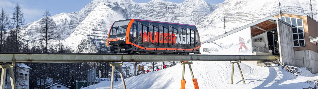 Mit der Standseilbahn kommst du hinauf ins Skigebiet.