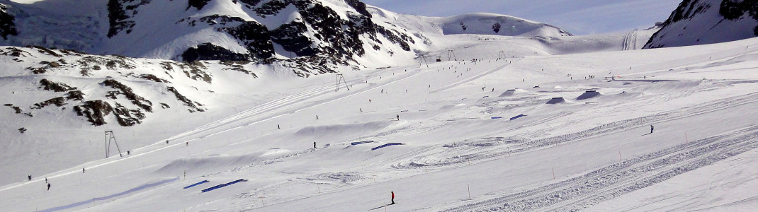 Blick auf den Snowpark Zermatt am Theodulgletscher
