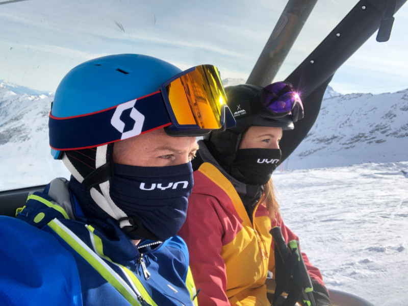In Switzerland, only medical masks or industrially manufactured textile masks (community masks) are permitted in the ski areas.