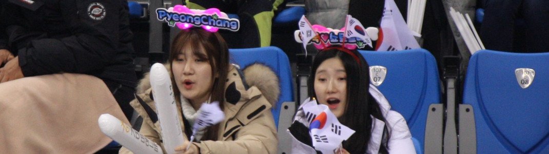 Being quite reserved most of the time, the Korean fans actually do love everything that flashes and makes a racket.