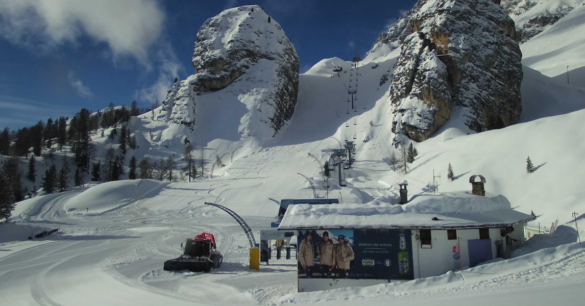 In Cortina d'Ampezzo, preparations are already underway for the World Ski Championships starting on February 8.