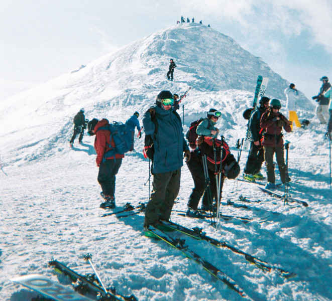 Japanische Skigebiete sind bekannt für viel Tiefschnee, wie hier in Niseko.