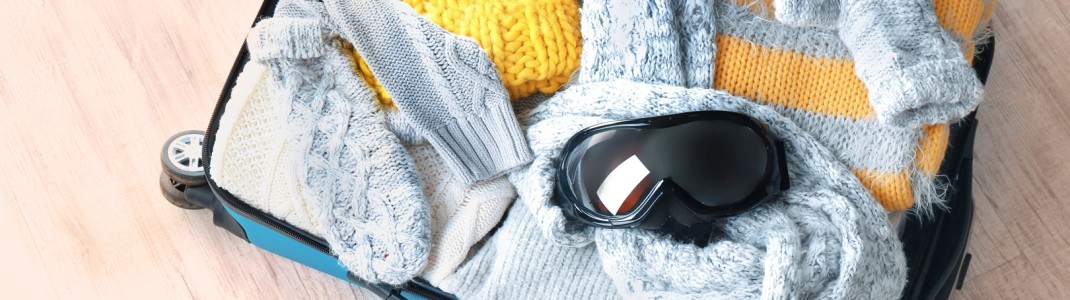 Bei der Wahl der Ski-Garderobe ist es empfehlenswert, auf das altbewährte Zwiebel-Look-Prinzip zu setzen.