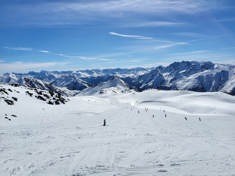 Grenzenloses Ski- und Snowboardvergnügen (im wahrsten Sinne des Wortes) ist in Ischgl bis Anfang Mai möglich.