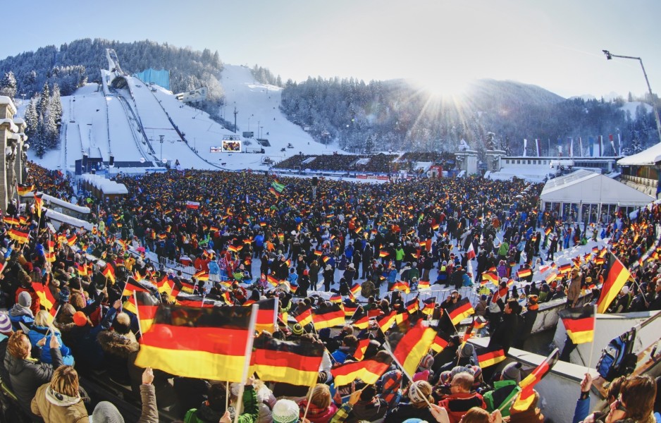 Ausverkauft: Über 20.000 Fans waren heuer in Garmisch mit dabei.