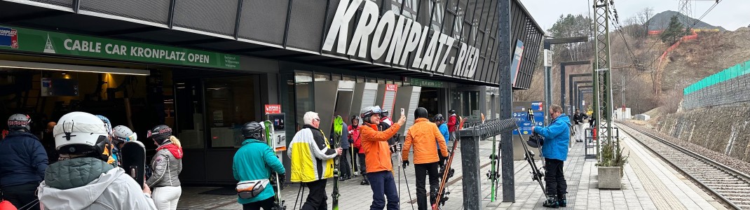 Direkt am Bahnsteig Ried startet die Gondel ins große Skigebiet am Kronplatz.
