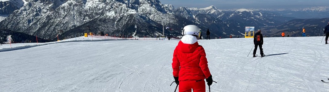 Auch in den beliebten italienischen Skigebieten in Südtirol - wie hier an den 3 Zinnen - gilt ab sofort Helmpflicht für alle.