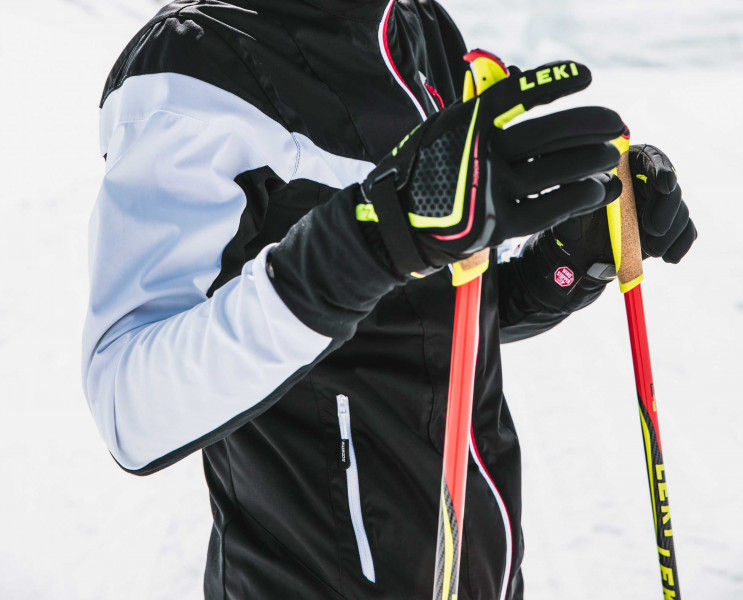 Carbon cross-country ski poles are functionally the best and therefore also the most expensive.