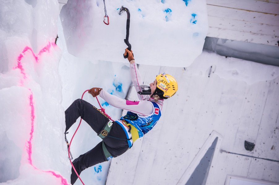 Die besten Eiskletterer der Welt messen sich jedes Jahr beim Wettkampf am Eisturm in Rabenstein.