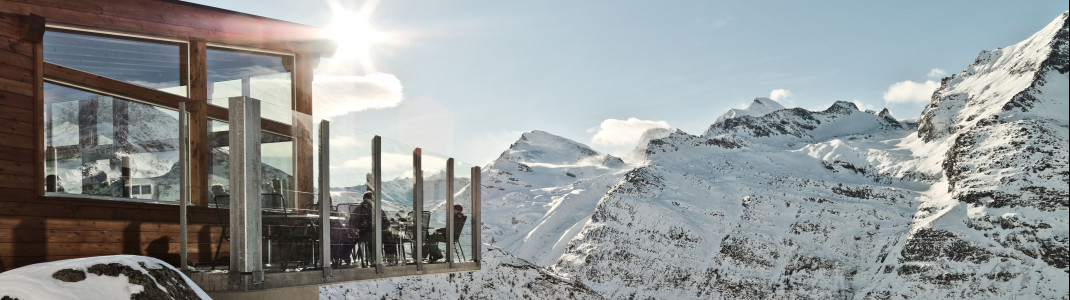 Saas-Fee bietet nicht nur abwechslungsreichen Pistenspaß, sondern auch eine einmalige Aussicht auf 18 Viertausender-Gipfel.
