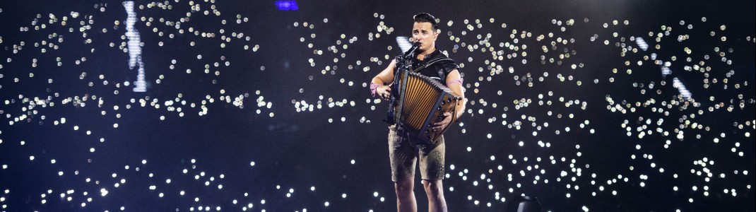 Ein Kracher zum Auftakt: Andreas Gabalier startet musikalisch die Skisaison in Flachau.