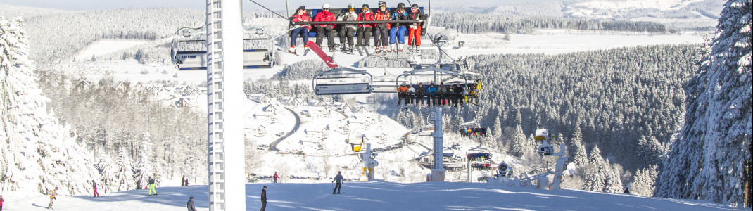 Blick auf den Weltcuphang im Skiliftkarussell Winterberg.
