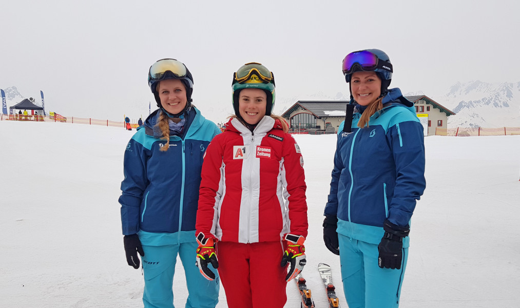 Wir haben die neuen Modelle an der Seite von Skiprofis wie Katharina Liensberger getestet.